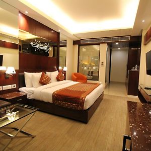Club Double Room City View
